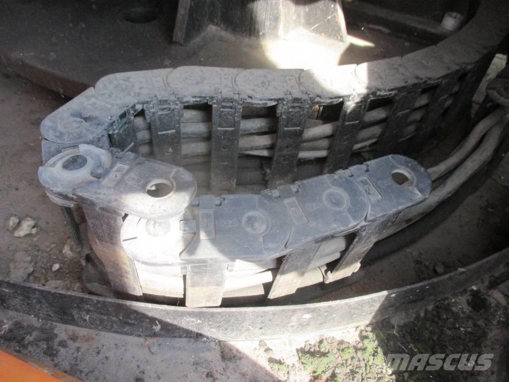 Manitou 100 VJR Vertikální sloupové výtahy