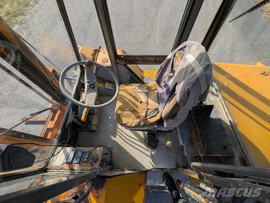 JCB 930 Terénní vysokozdvižné vozíky