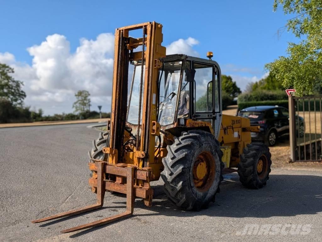 JCB 930 Terénní vysokozdvižné vozíky