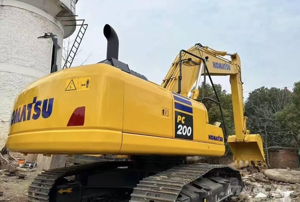 Komatsu PC 200-8 Pásová rýpadla