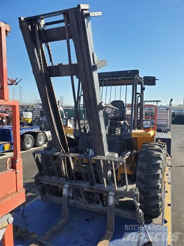 JCB 930 Terénní vysokozdvižné vozíky
