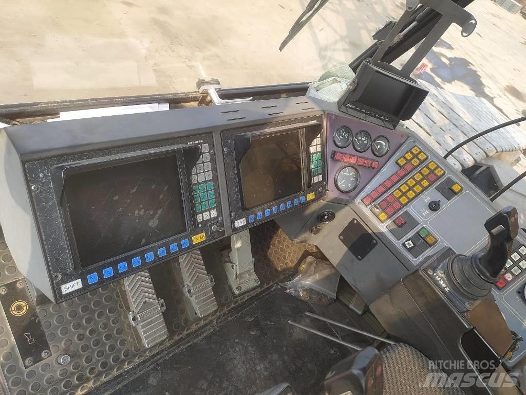 Liebherr LR 1400-2 Pásové jeřáby