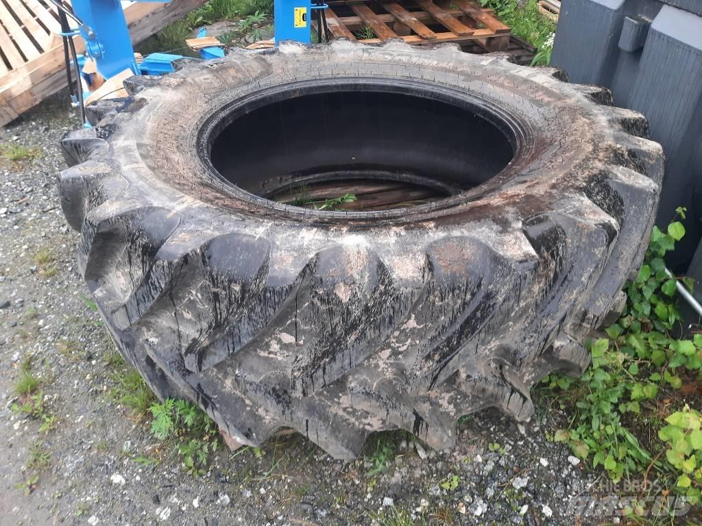 BKT 580/70R38 Pneumatiky, kola a ráfky