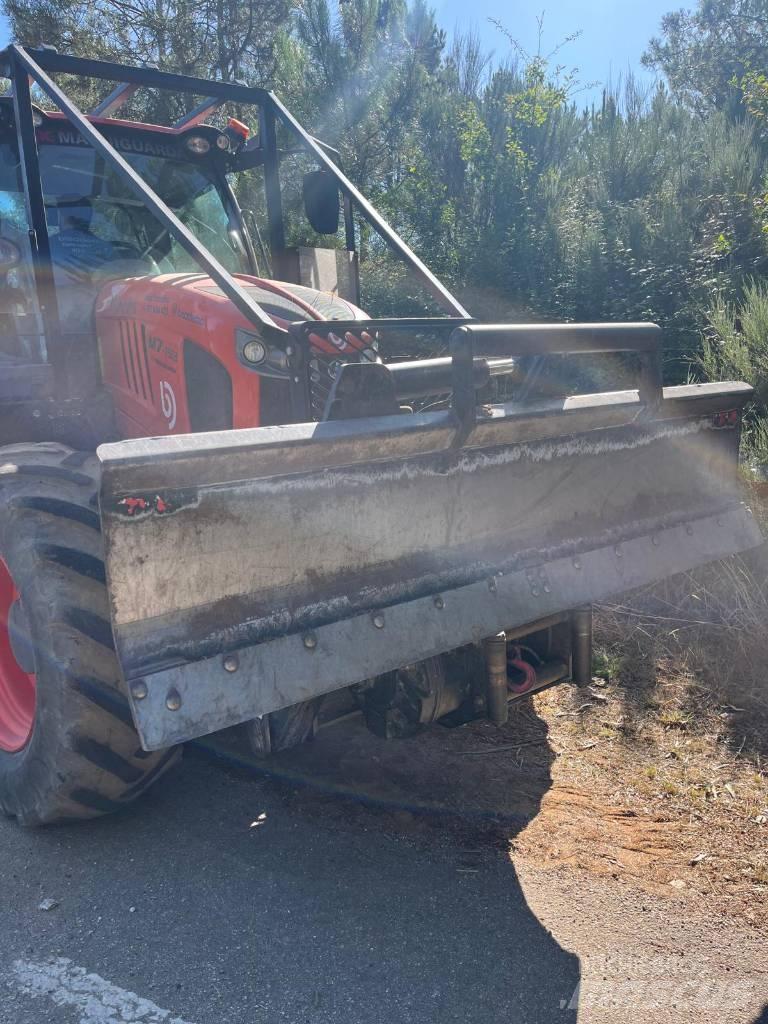 Kubota M 7153 Lesní traktory