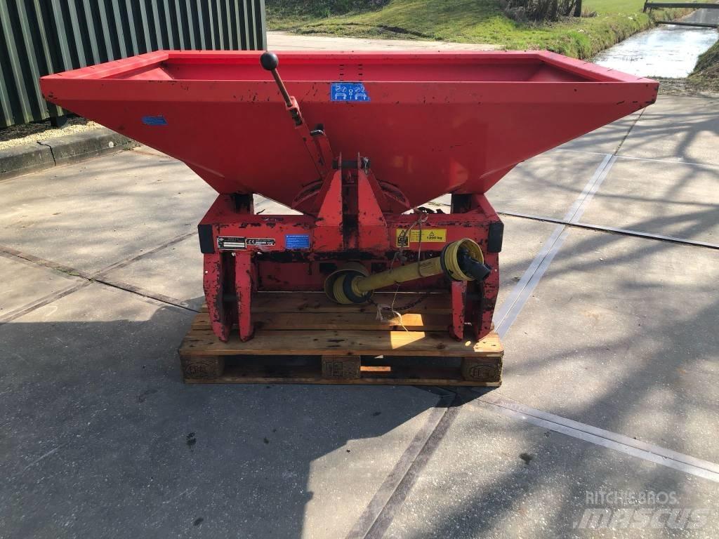 Kuhn MDS 701 Rozmetadlo minerálních hnojiv