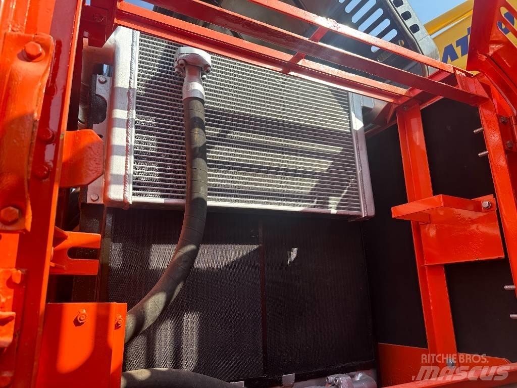 Doosan DX 300 Pásová rýpadla