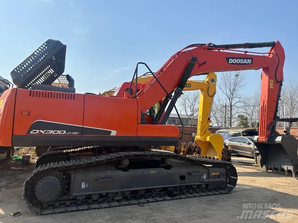 Doosan DX 300 Pásová rýpadla