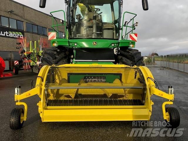 John Deere 8200 i Samojízdné sekačky