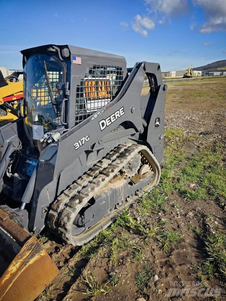 John Deere 317 G Smykem řízené nakladače