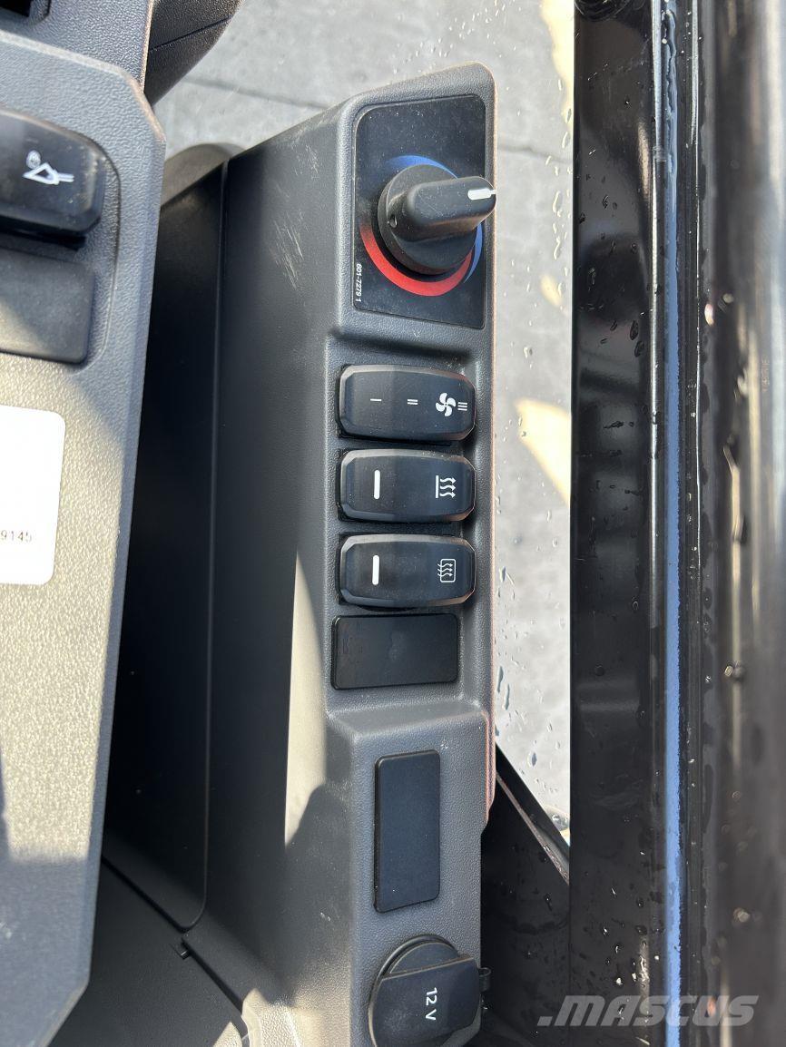 CAT 906 (9145) Víceúčelové nakladače