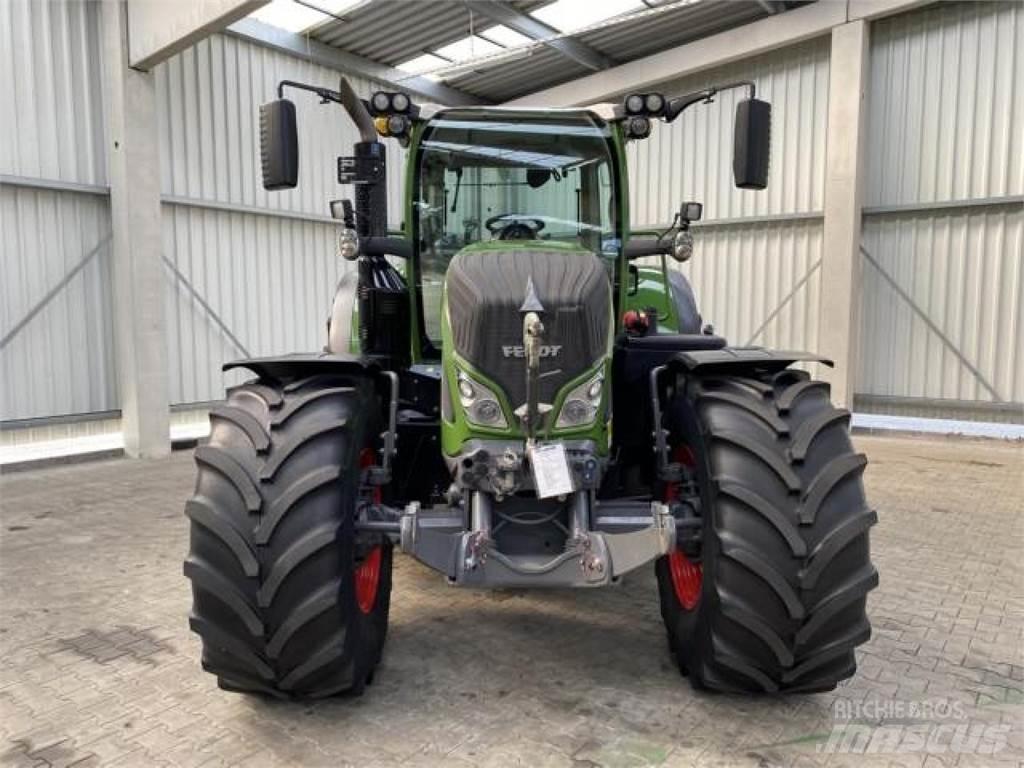 Fendt 724 Vario S4 Traktory