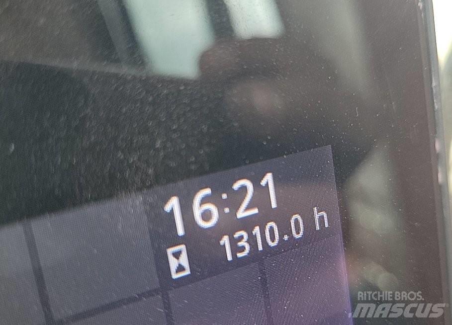 Hitachi ZX225USLC-7 Pásová rýpadla