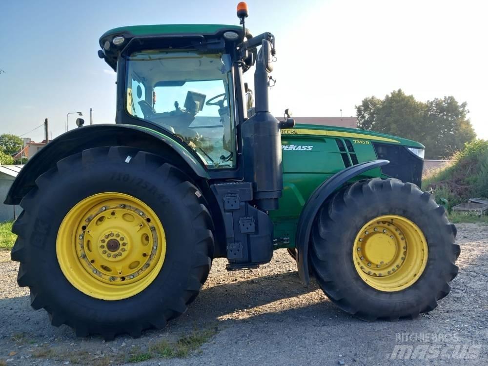 John Deere 7310 R Traktory