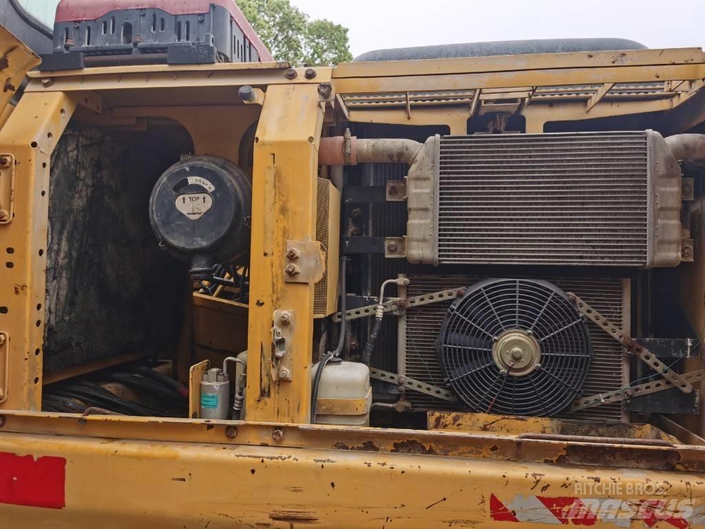 Komatsu PC 200-7 Pásová rýpadla