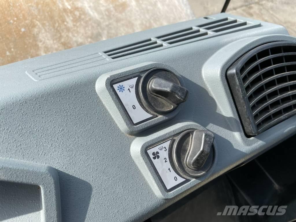 Bomag BW 213 D-5 Tahačové válce