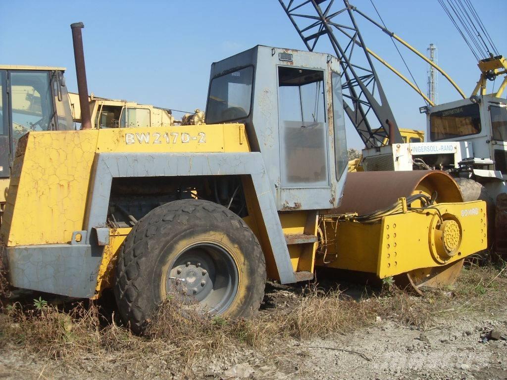 Bomag 217 D Tahačové válce