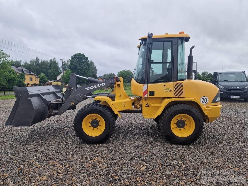 Volvo L 30 Kolové nakladače