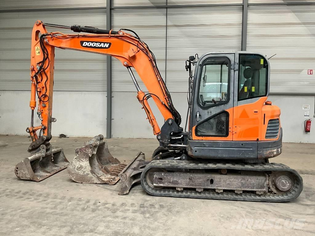 Doosan DX 80 R Midi rýpadla 7t - 12t