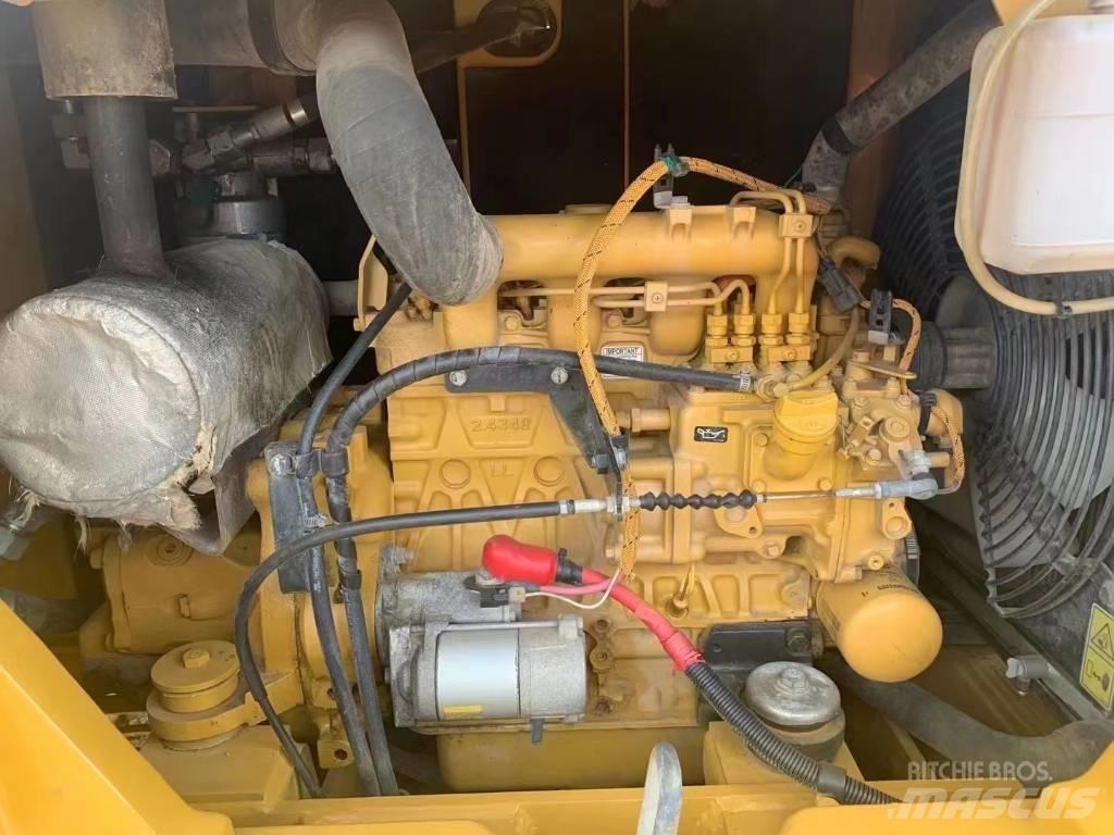 CAT  305.5 Pásová rýpadla
