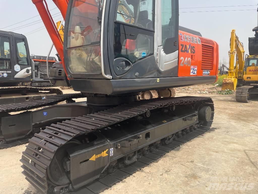Hitachi ZX 240 Pásová rýpadla