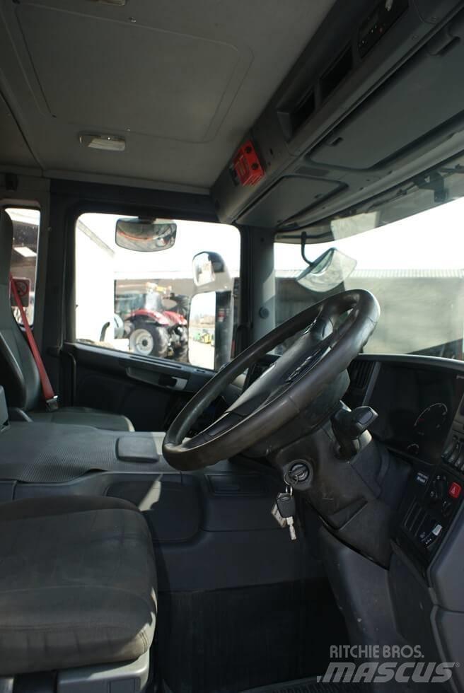 Scania P 360 CB Valník s navijákem