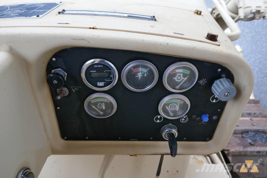 CAT D7G Ex-army Pásové dozery