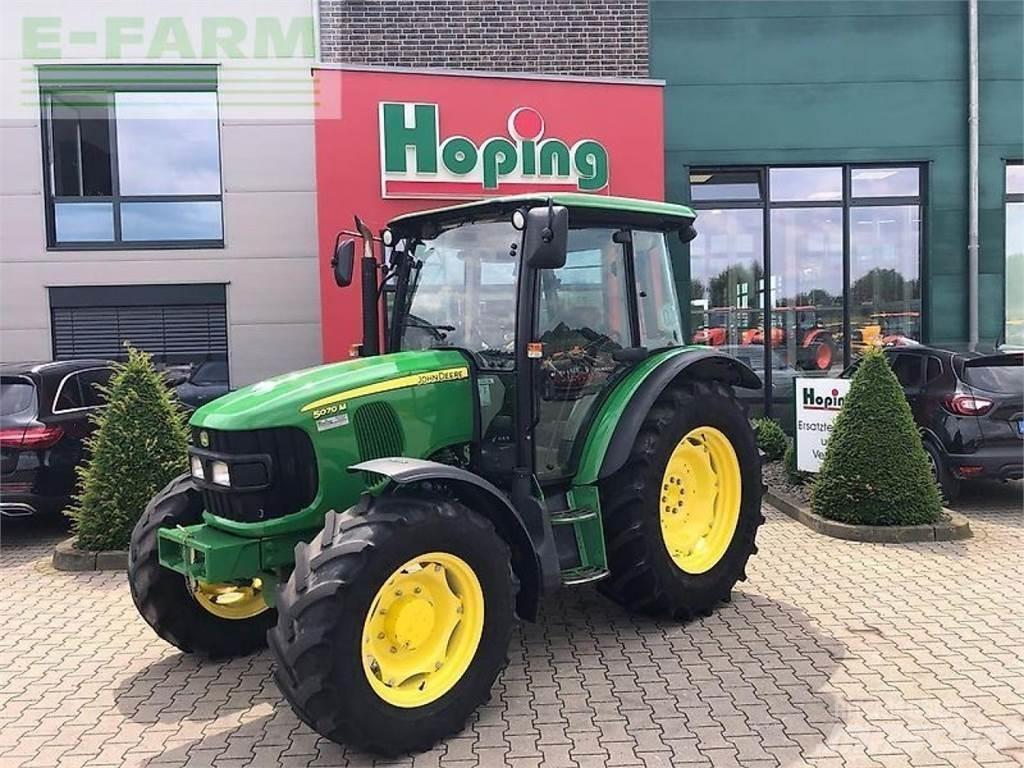 John Deere 5070 m Traktory