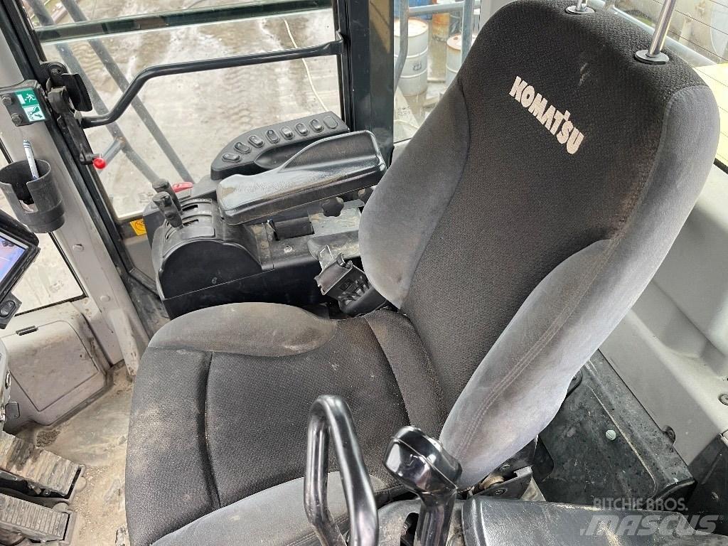 Komatsu WA500-8 Kolové nakladače