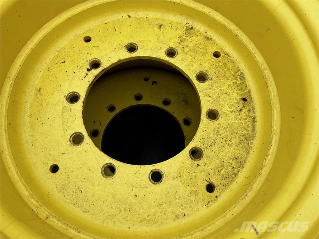 John Deere 15x28 Pneumatiky, kola a ráfky