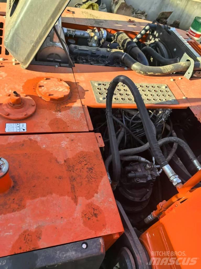 Hitachi ZX 240-3 Pásová rýpadla