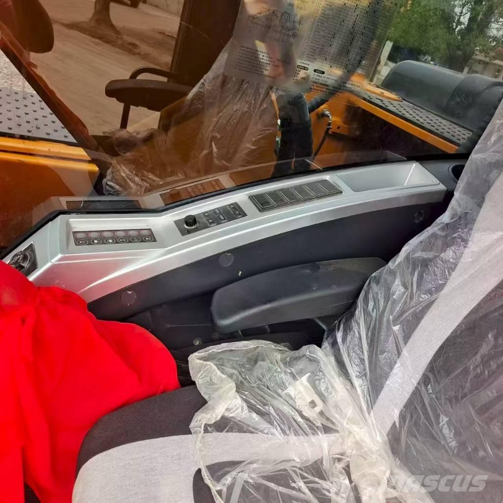 Hyundai 220LC-9S Pásová rýpadla