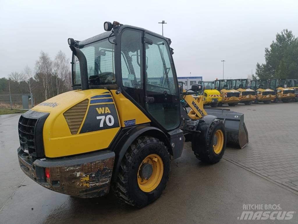Komatsu WA70-7 Kolové nakladače