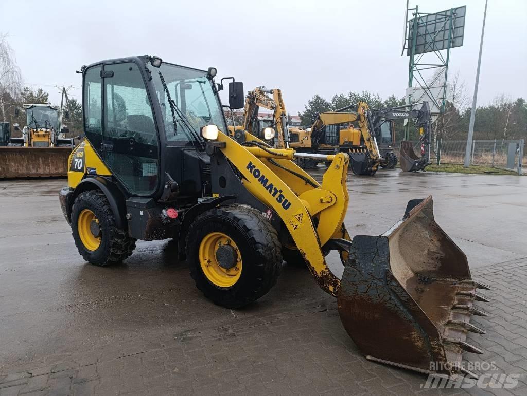 Komatsu WA70-7 Kolové nakladače