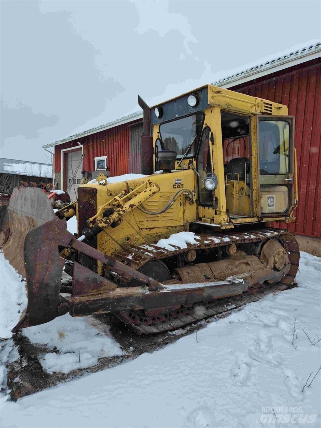 CAT D4E Pásové dozery