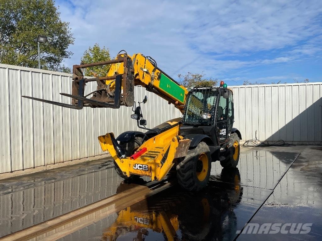 JCB 540-140 Hi Viz Teleskopické manipulátory