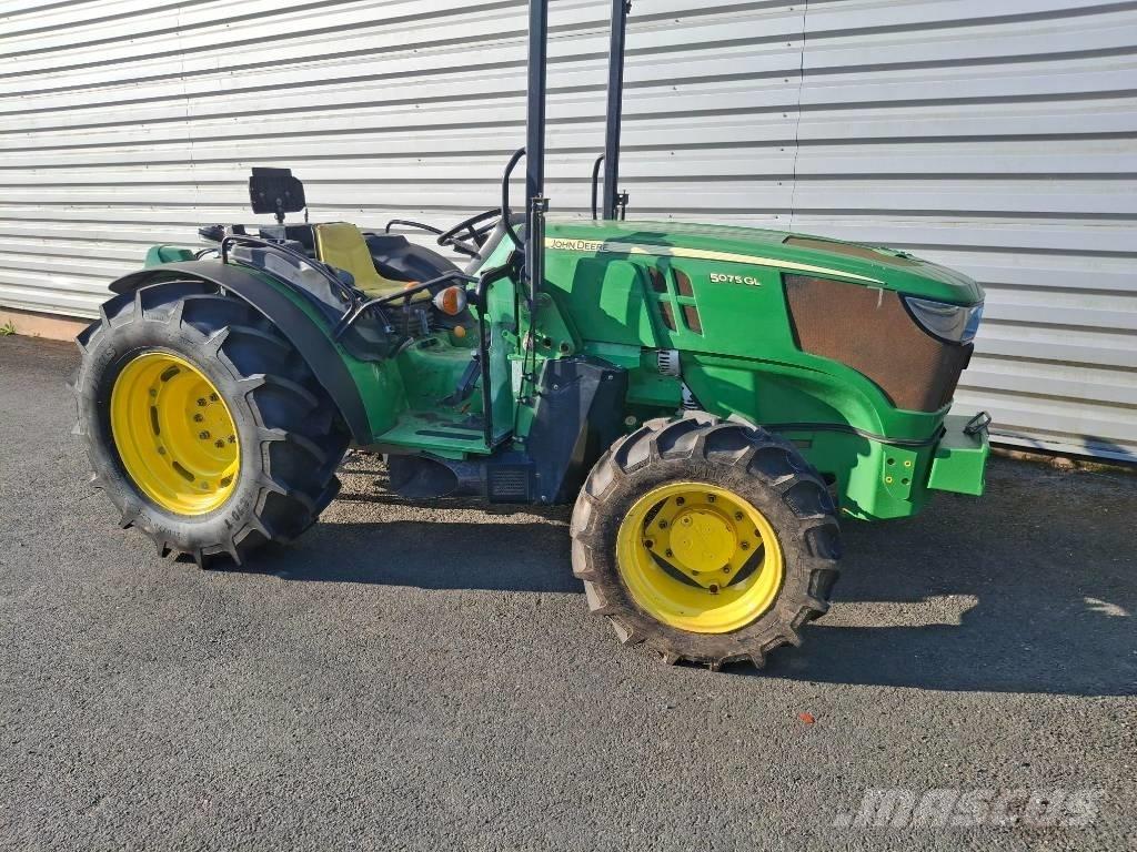 John Deere 5075GL Traktory