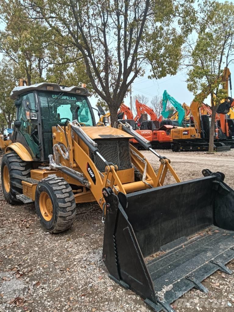 CAT 420F Kolové nakladače