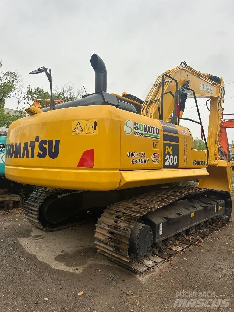 Komatsu PC 200-8 Pásová rýpadla