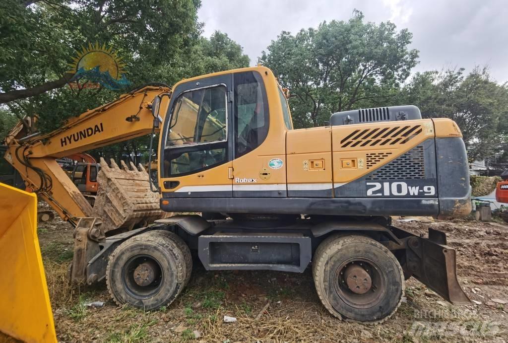 Hyundai R210W-9 Kolová rýpadla