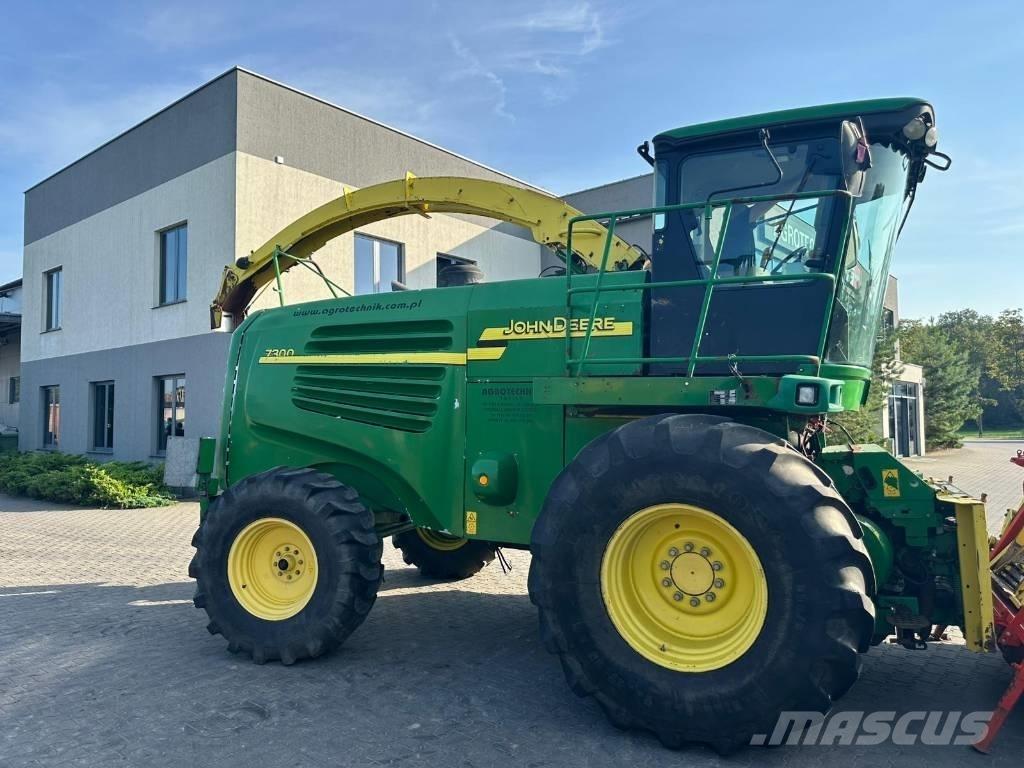 John Deere 7300 Samojízdné sekačky
