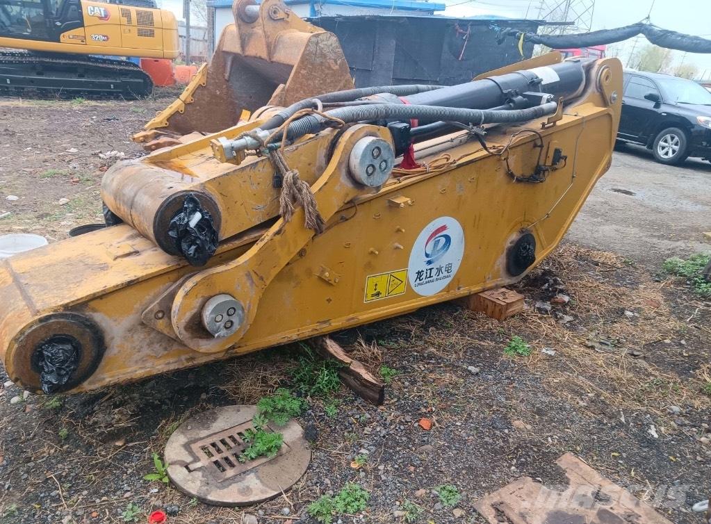 CAT 395 Pásová rýpadla