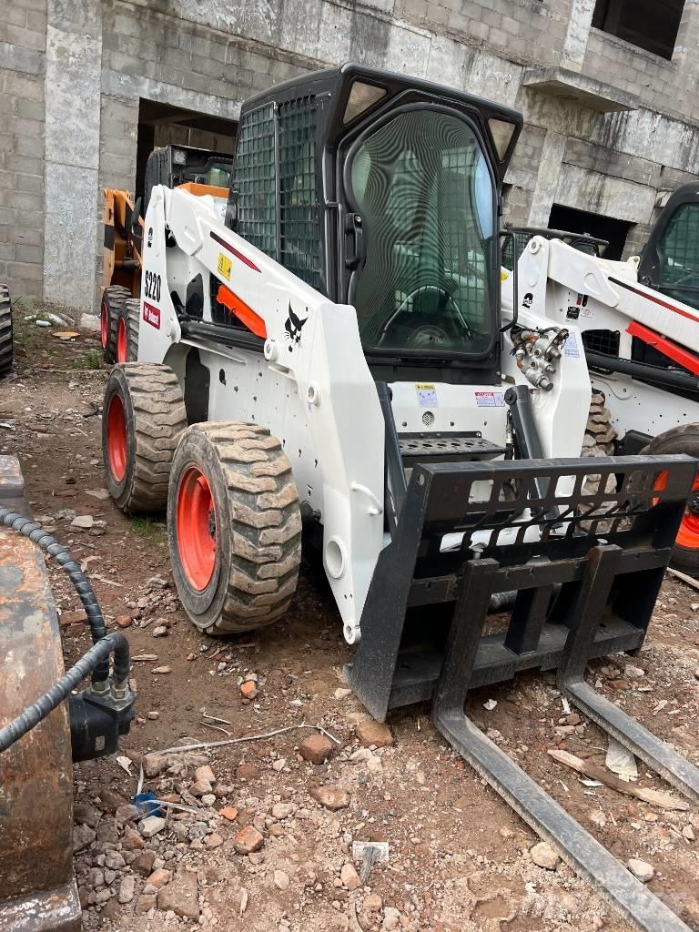 Bobcat S220 Smykem řízené nakladače
