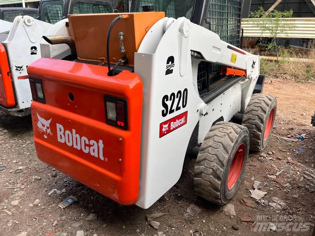 Bobcat S220 Smykem řízené nakladače