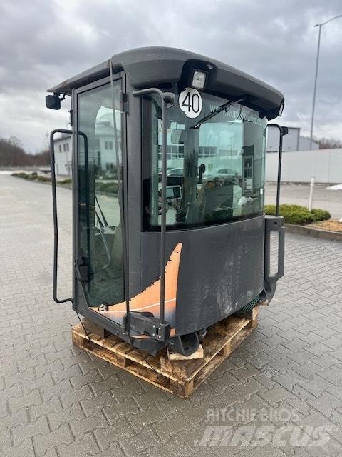 CASE 721 F USED CAB Kabiny a interiér