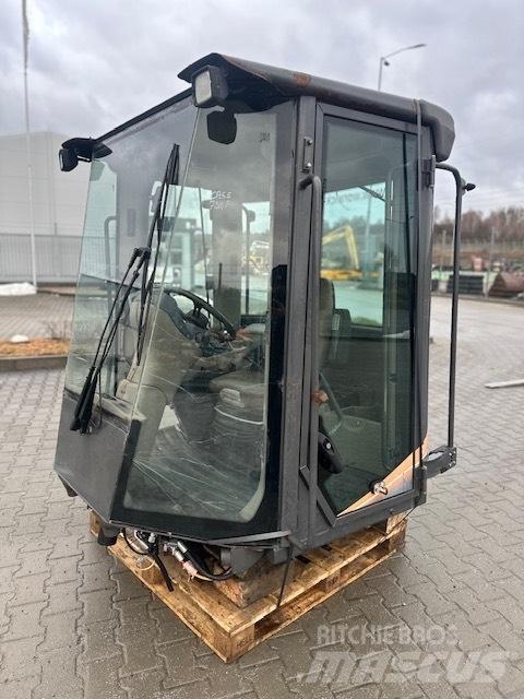 CASE 721 F USED CAB Kabiny a interiér