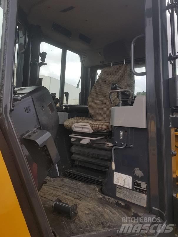 Komatsu D 51 EX-22 Pásové dozery