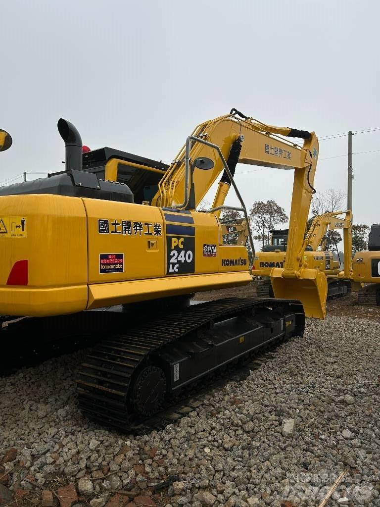 Komatsu 240-8 Pásová rýpadla