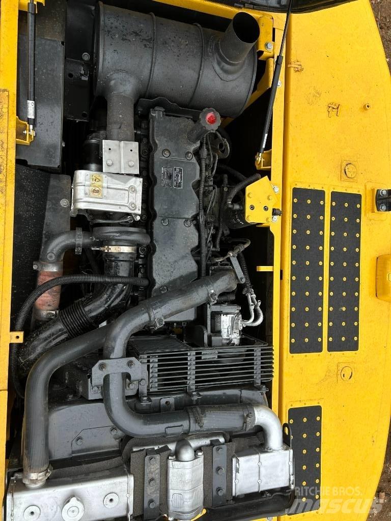Komatsu 240-8 Pásová rýpadla