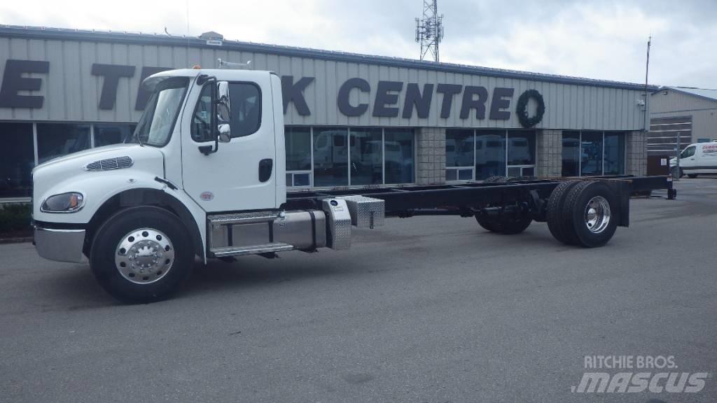 Freightliner M2 106 Nákladní vozidlo bez nástavby