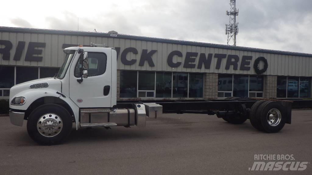 Freightliner M2 106 Nákladní vozidlo bez nástavby